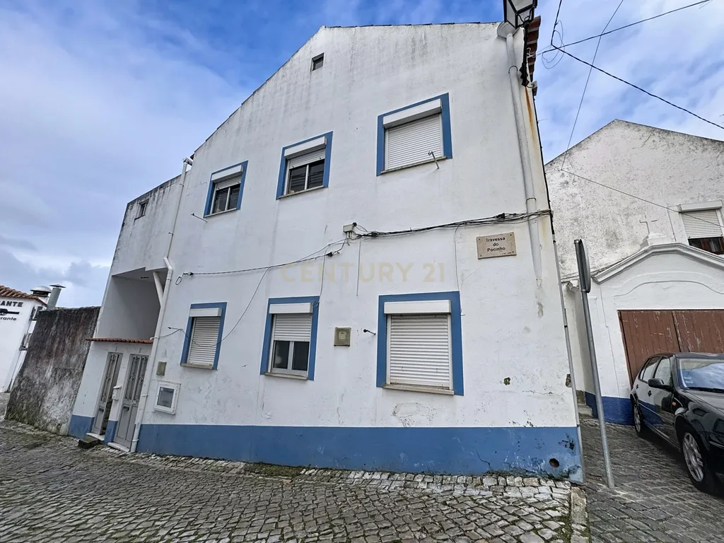Prédio - 2 Habitações - Nazaré
